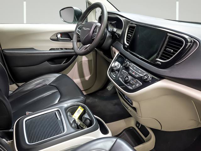 Used 2023 Chrysler Pacifica Touring-L FWD image 29