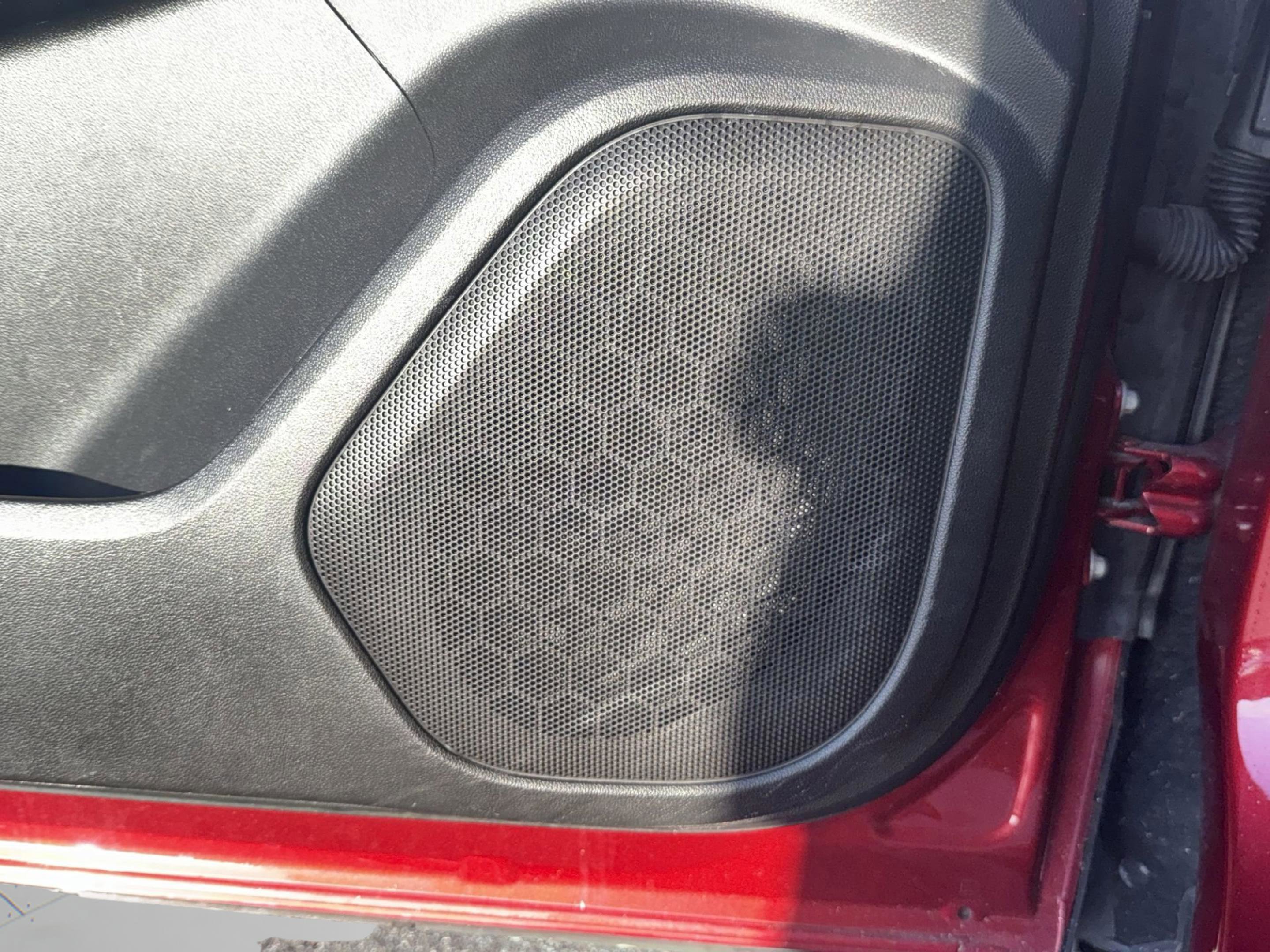 Used 2023 GMC Acadia SLE image 18