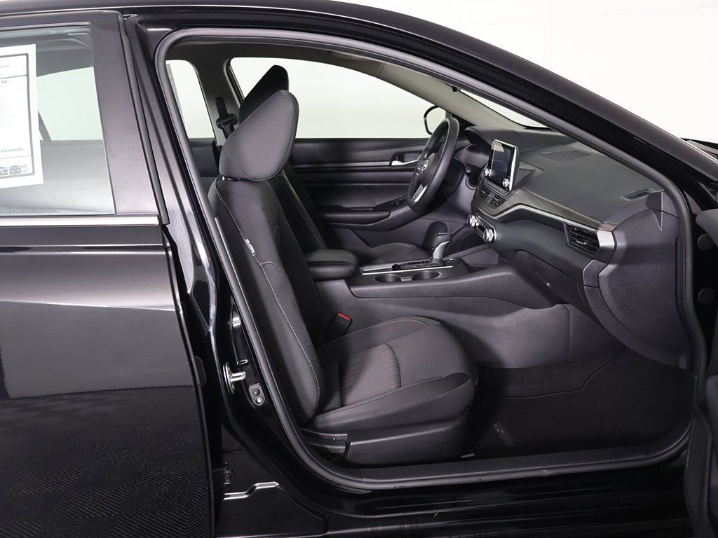 Used 2025 Nissan Altima 2.5 SV image 24