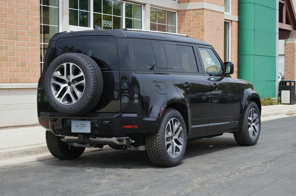 Used 2026 Land Rover Defender 110 X-Dynamic SE AWD/4WD image 6