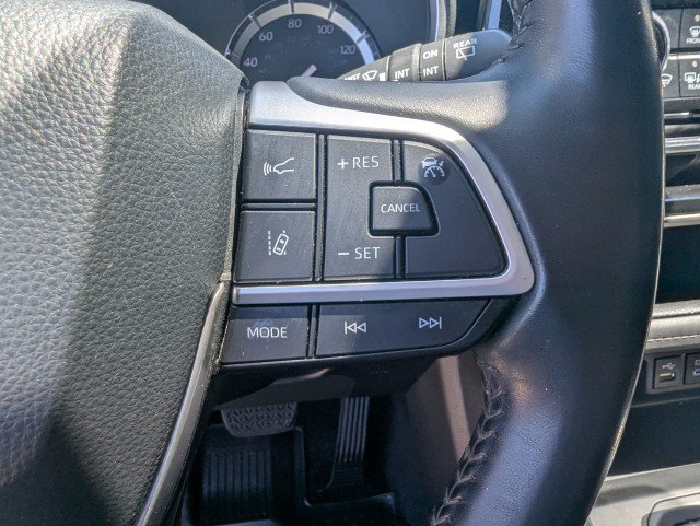 Used 2022 Toyota Highlander XLE AWD/4WD image 15