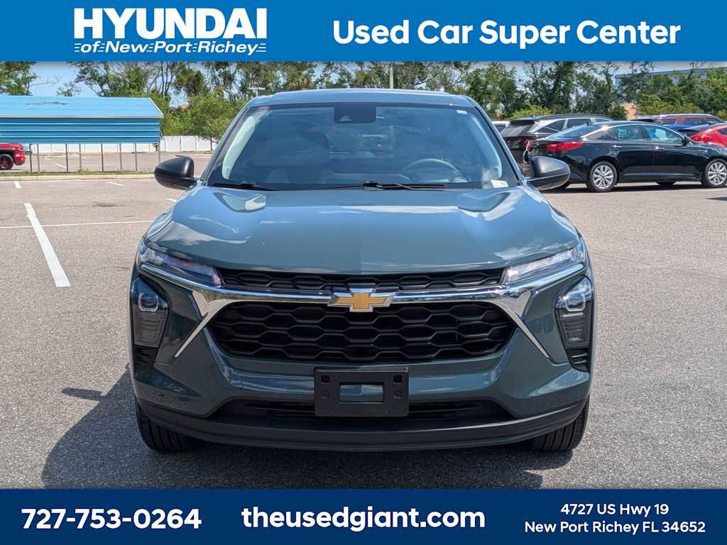 Used 2025 Chevrolet Trax LS FWD image 8