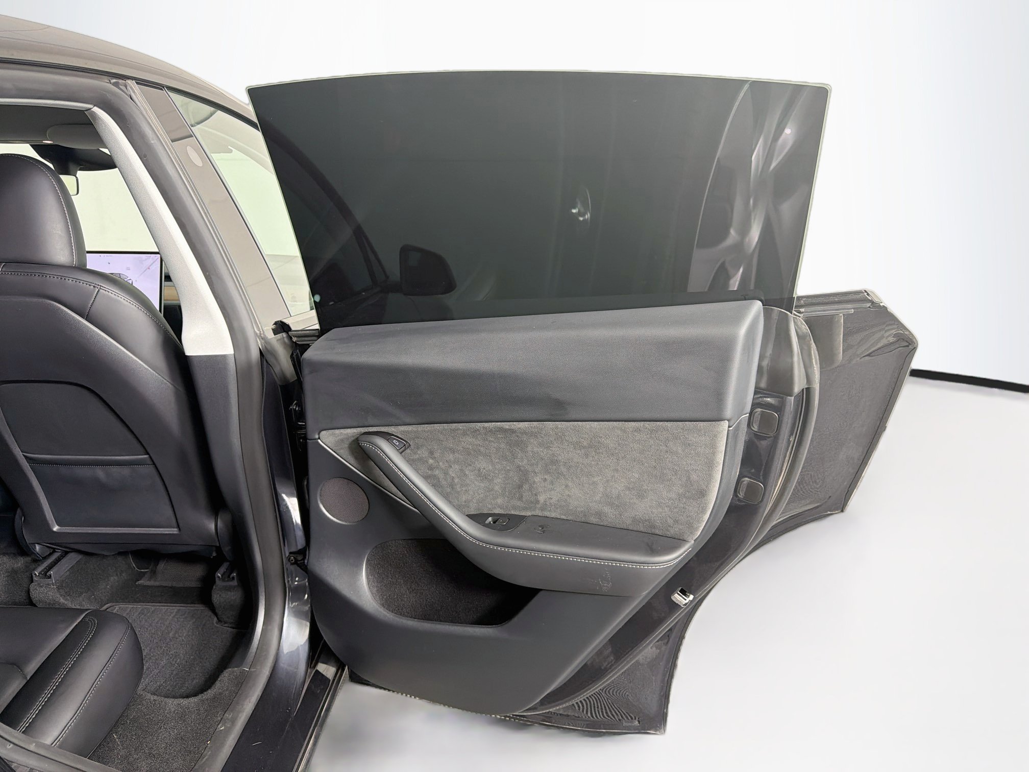 Used 2024 Tesla Model Y Long Range AWD/4WD image 31