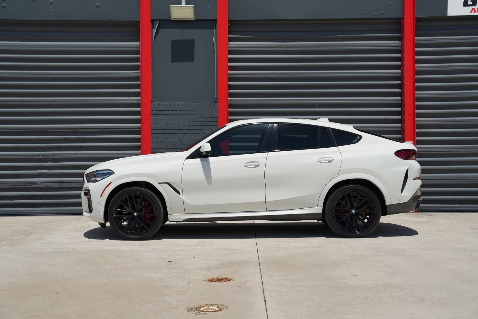 Used 2023 BMW X6 xDrive40i w/ M Sport Package AWD/4WD image 11