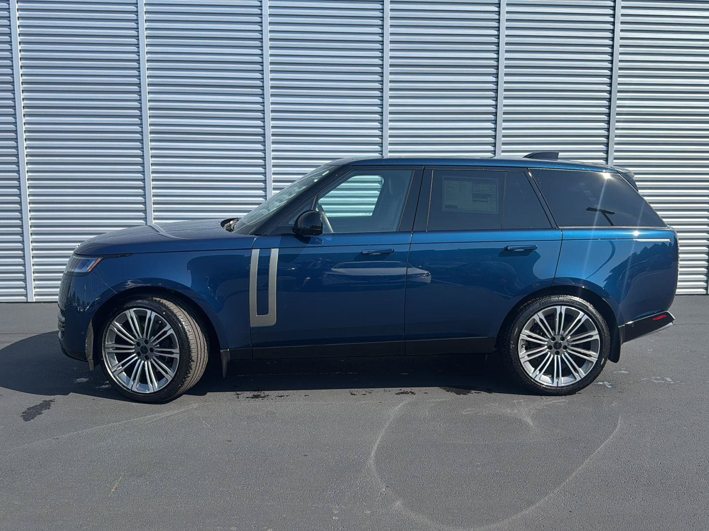 New 2026 Land Rover Range Rover SE AWD/4WD image 2