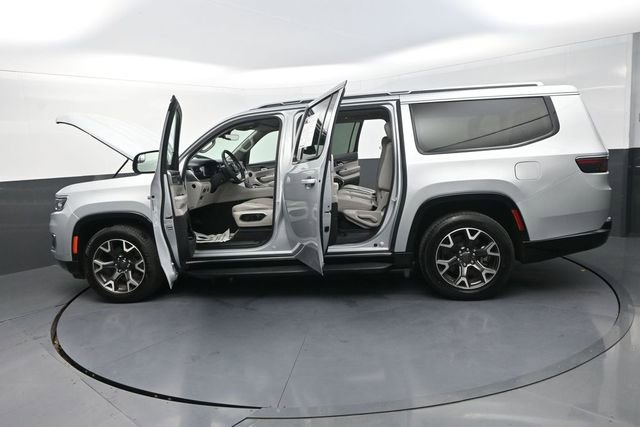 Used 2023 Jeep Wagoneer L Series III w/ Preferred Equipment Group image 33
