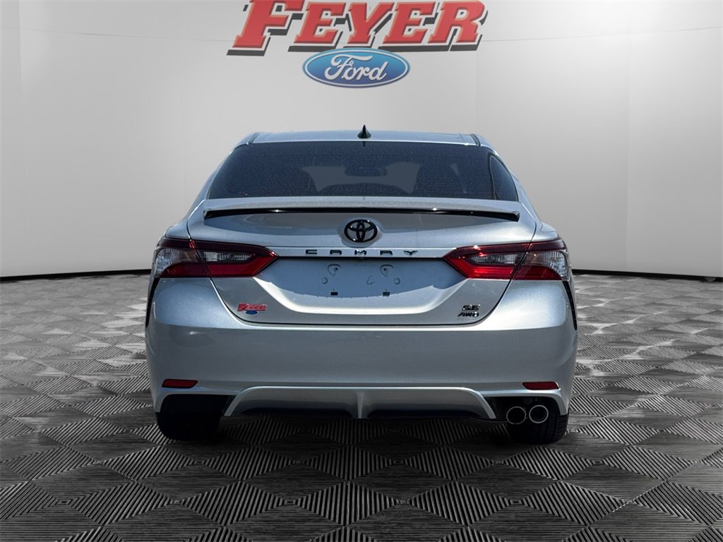 Used 2022 Toyota Camry SE image 4