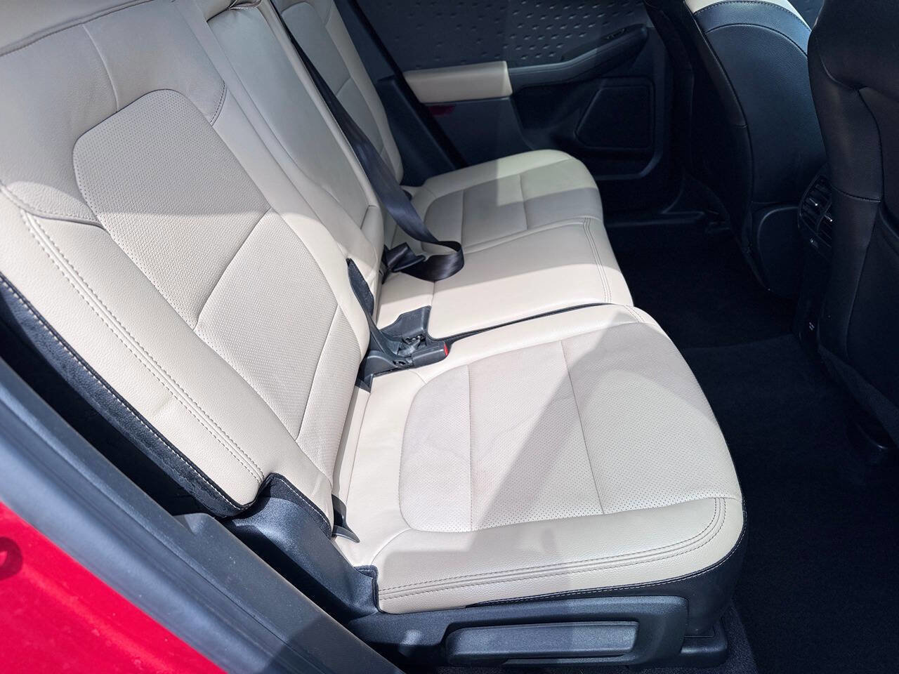 Used 2020 Ford Escape Titanium image 15