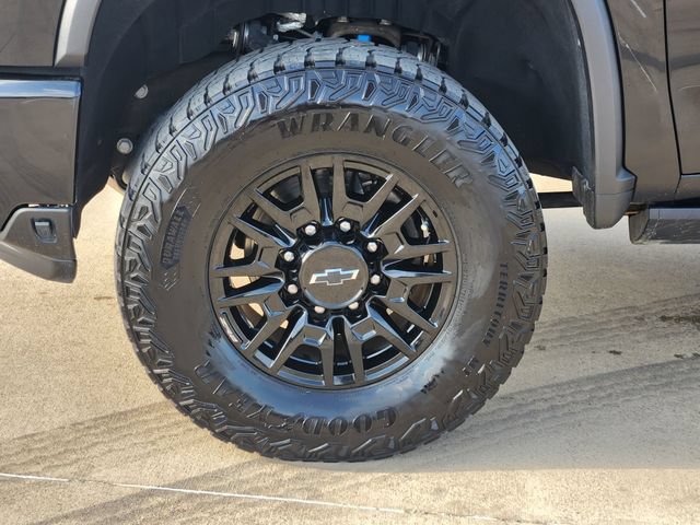 Used 2025 Chevrolet Silverado 2500 ZR2 w/ Technology Package AWD/4WD image 19