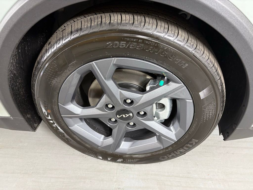 New 2026 Kia K4 LXS image 10