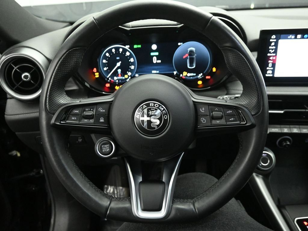 Used 2024 Alfa Romeo Tonale Ti w/ Premium Interior Package image 18