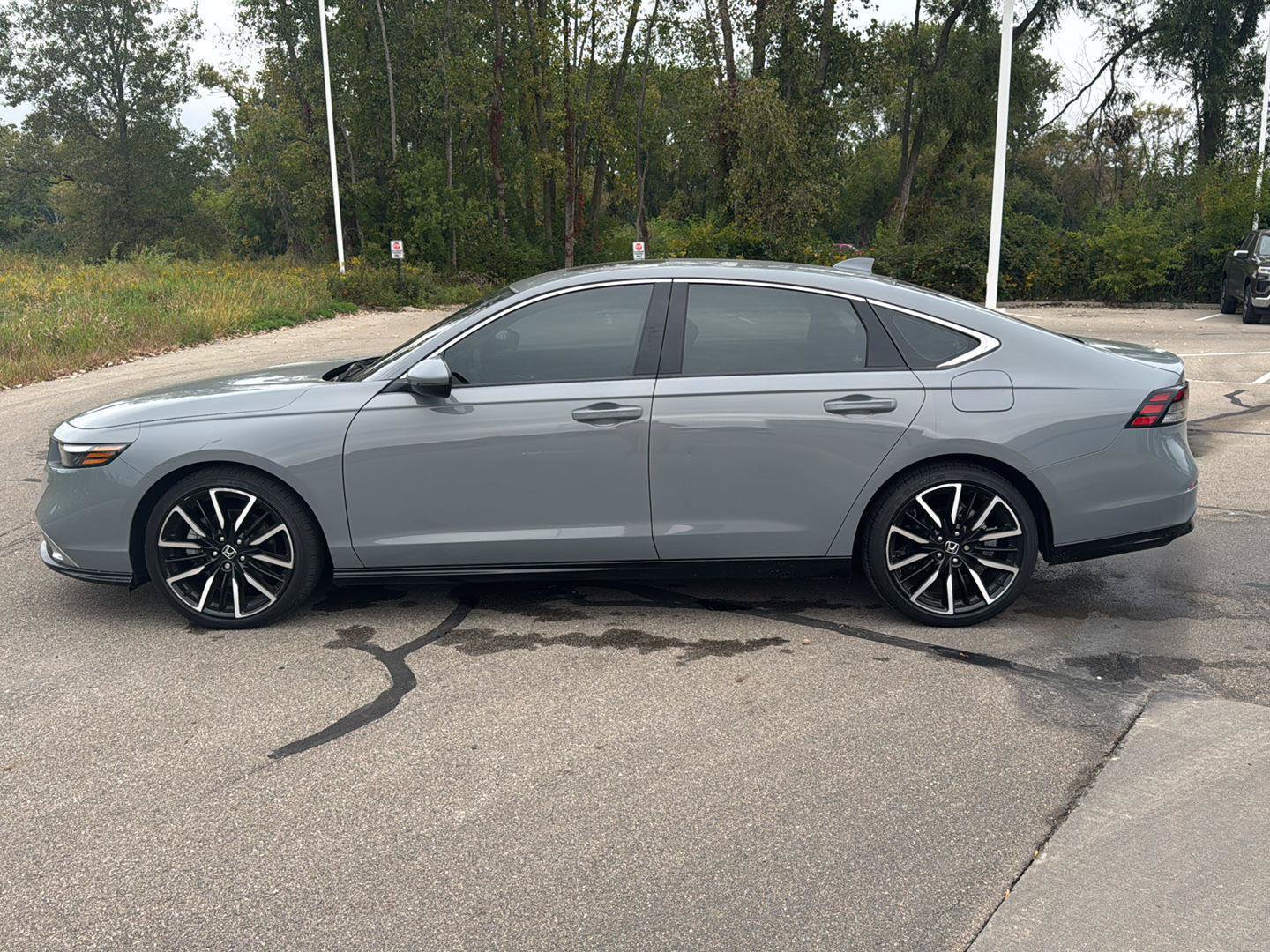 Used 2025 Honda Accord Touring image 2