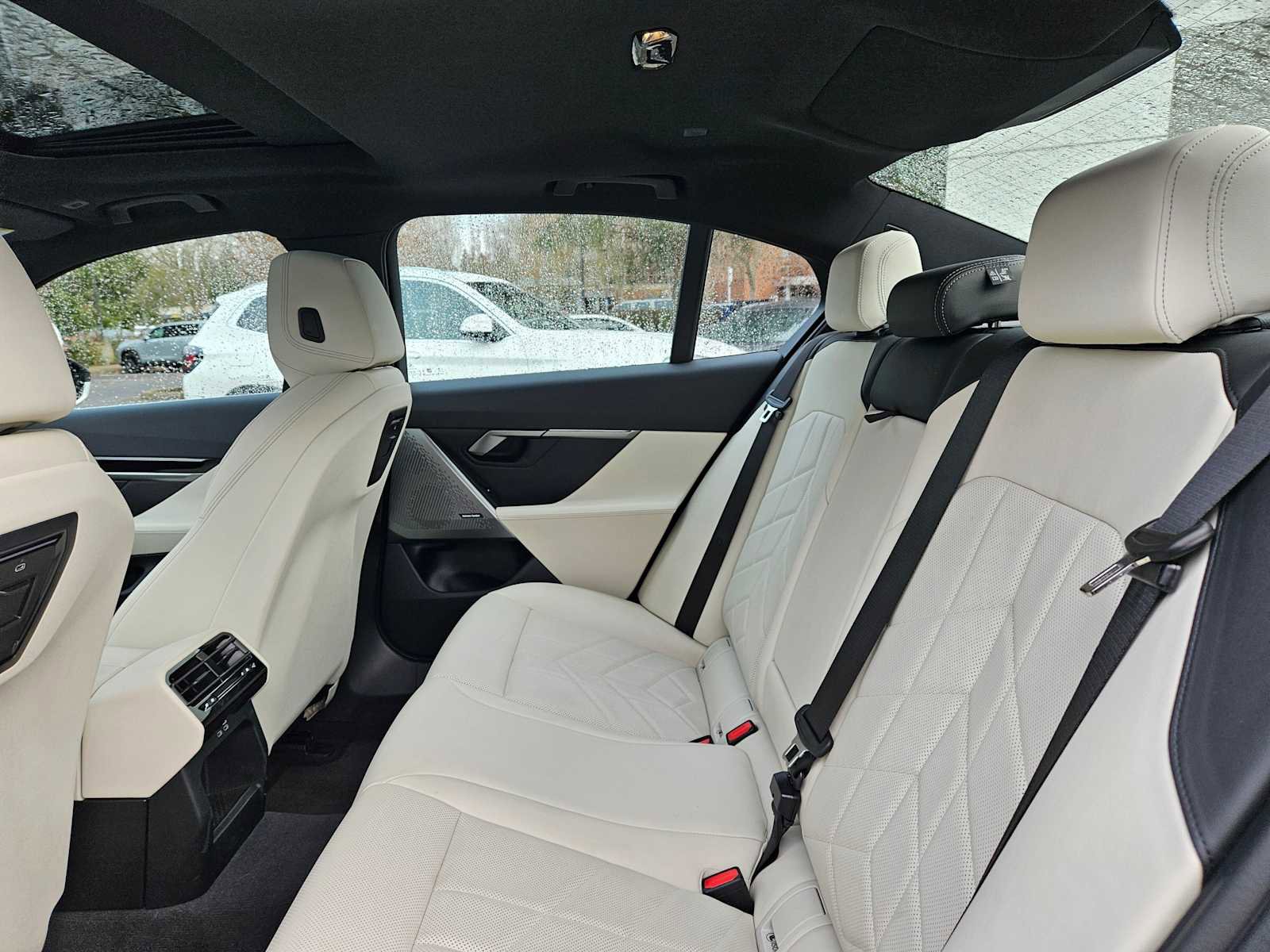 Used 2024 BMW 530i xDrive w/ Convenience Package image 40