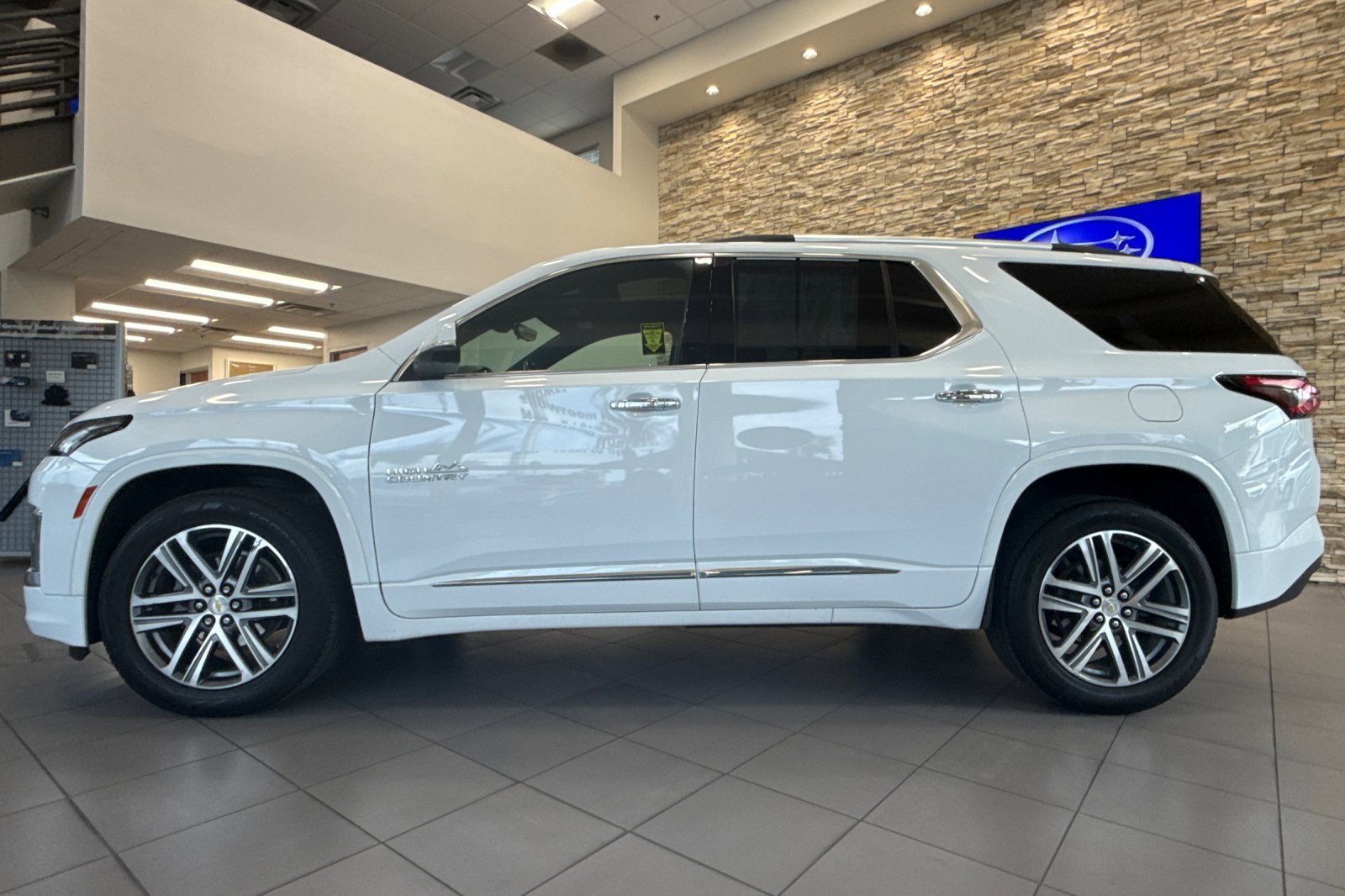 Used 2022 Chevrolet Traverse High Country image 2
