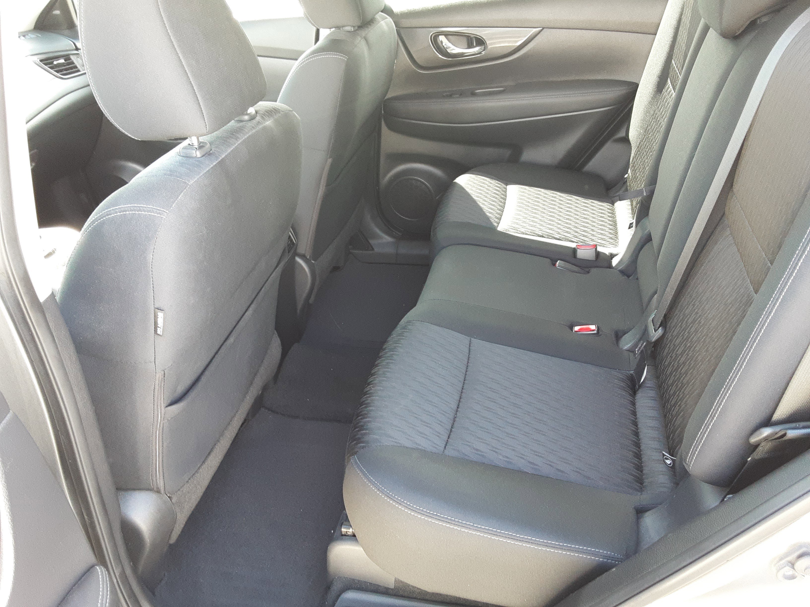 Used 2018 Nissan Rogue SV image 12