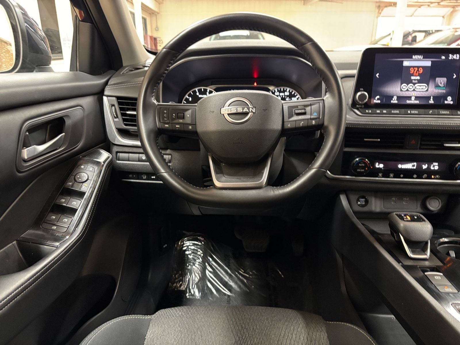 Used 2025 Nissan Rogue SV FWD image 35