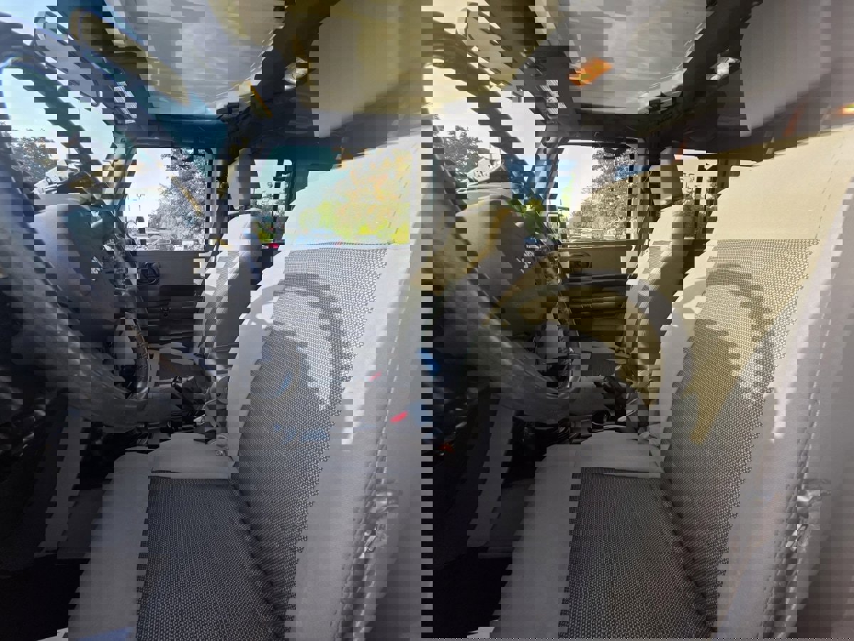 Used 2010 Jeep Wrangler Unlimited Rubicon image 8