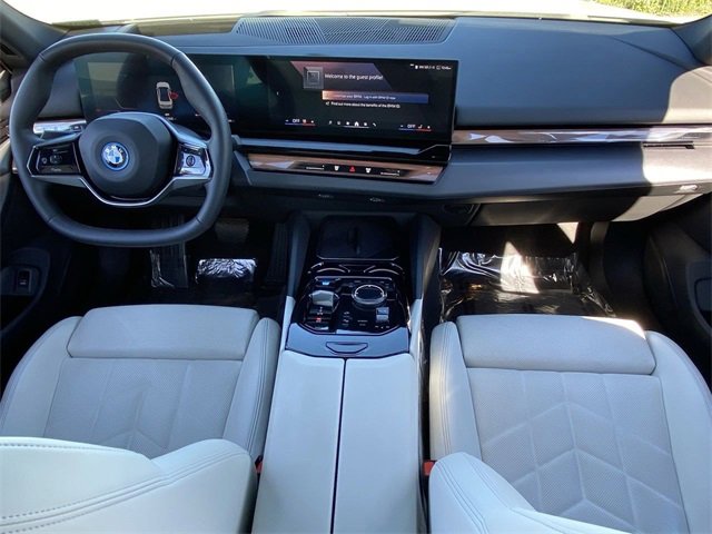 Certified 2024 BMW i5 eDrive40i w/ M Sport Package image 17