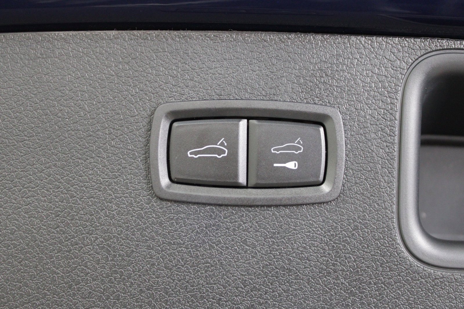 Certified 2025 Porsche Macan image 18