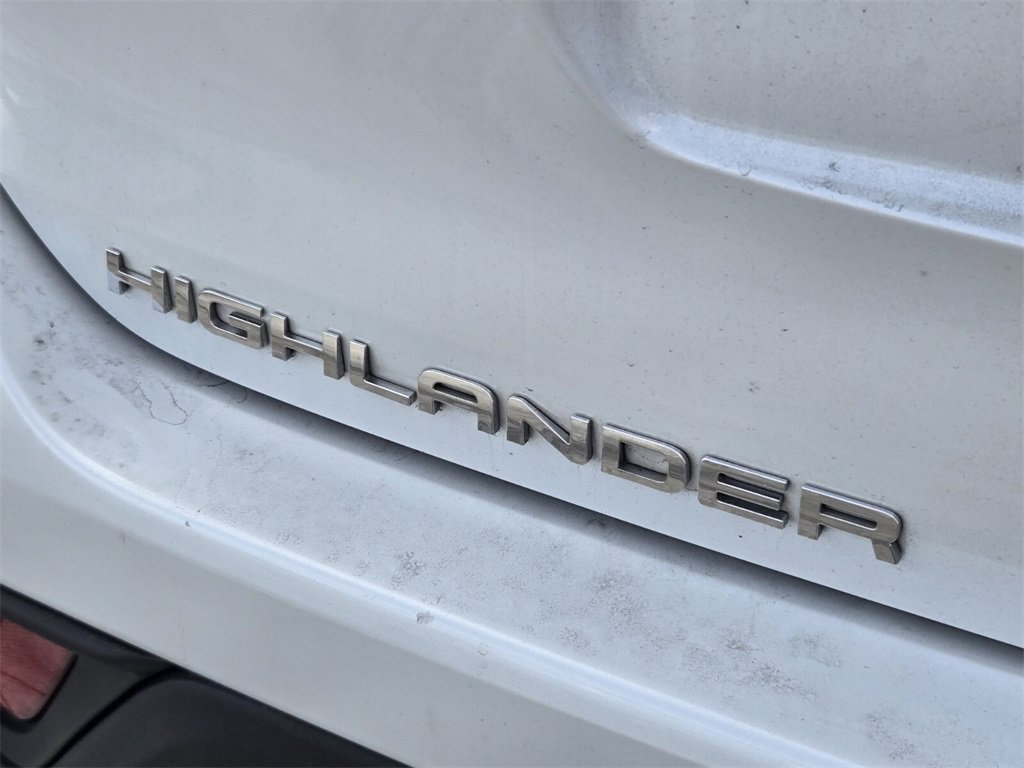 Used 2023 Toyota Highlander L image 11