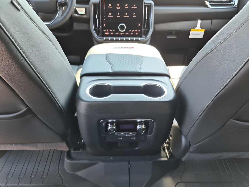 New 2026 GMC Yukon AT4 w/ AT4 Premium Plus Package AWD/4WD image 31