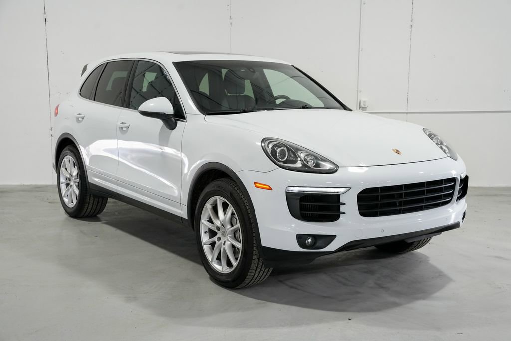 Used 2015 Porsche Cayenne S image 8