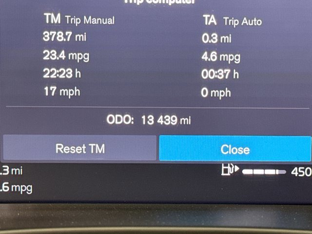Used 2025 Volvo XC40 B5 Plus AWD/4WD image 9