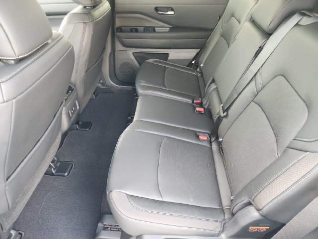New 2026 Nissan Pathfinder SL FWD image 25