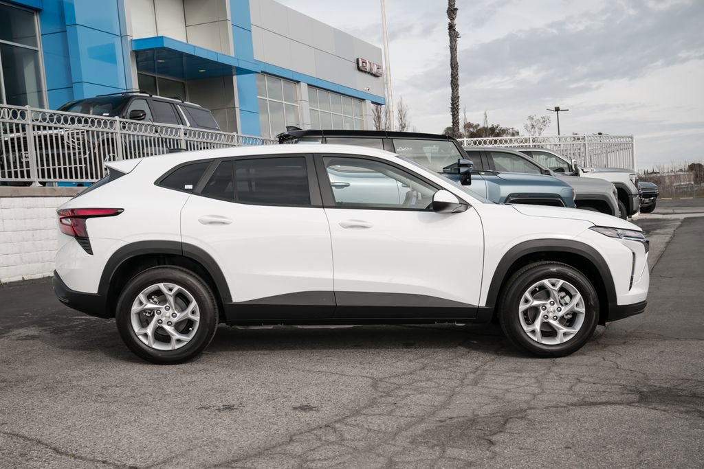 New 2026 Chevrolet Trax LS w/ LS Convenience Package FWD image 4