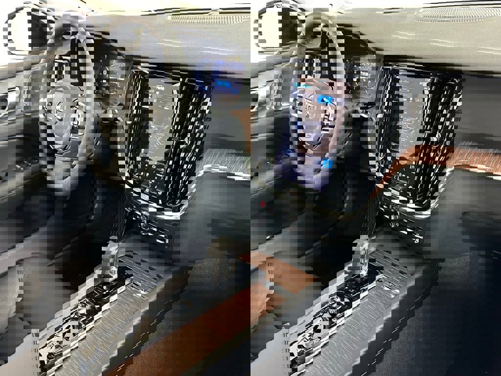 New 2024 Volvo S60 B5 Core w/ Climate Package image 8