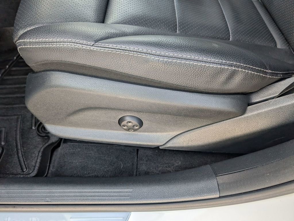 Used 2018 Mercedes-Benz GLC 300 4MATIC image 21