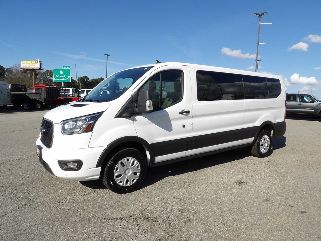 Used 2023 Ford Transit 350 XLT RWD image 3
