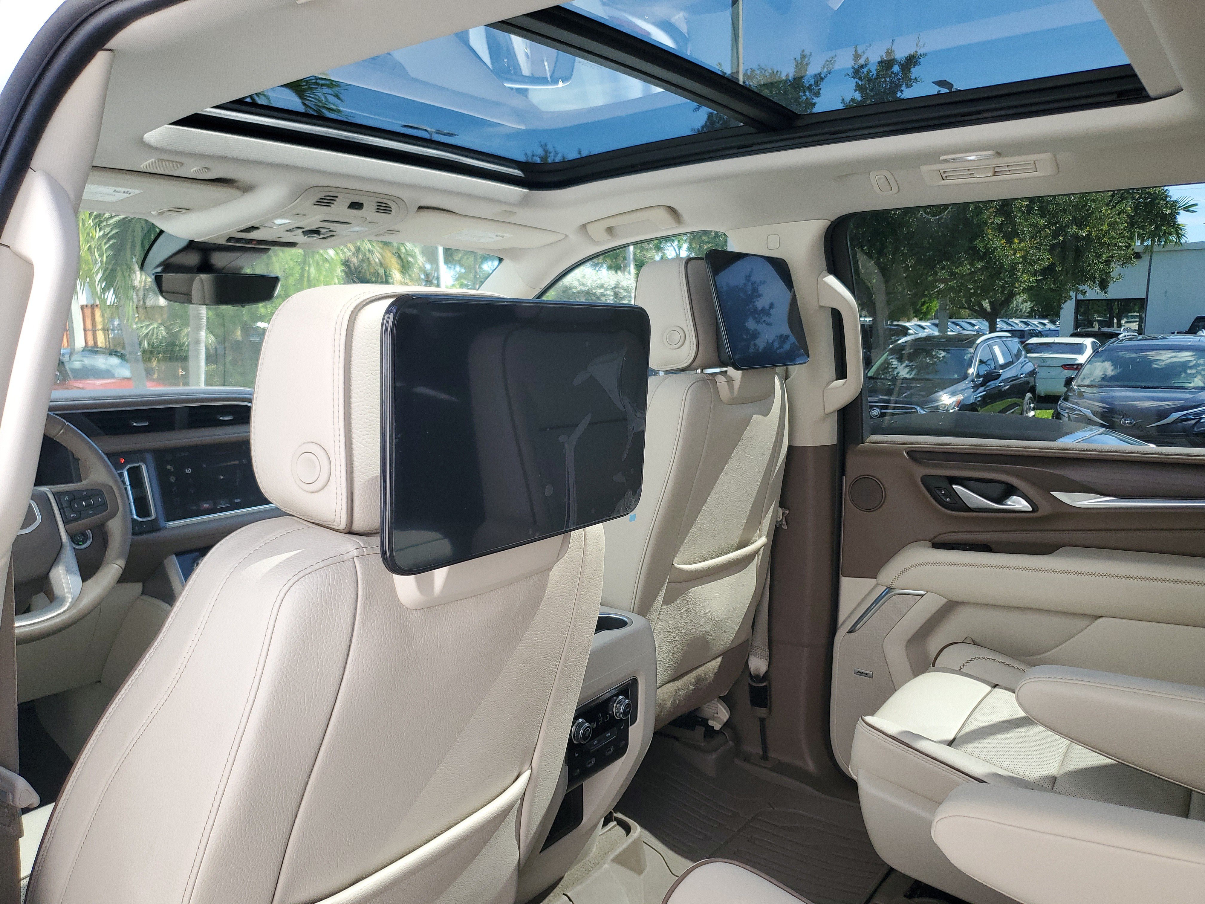 Used 2024 GMC Yukon XL Denali w/ Denali Reserve Package AWD/4WD image 14