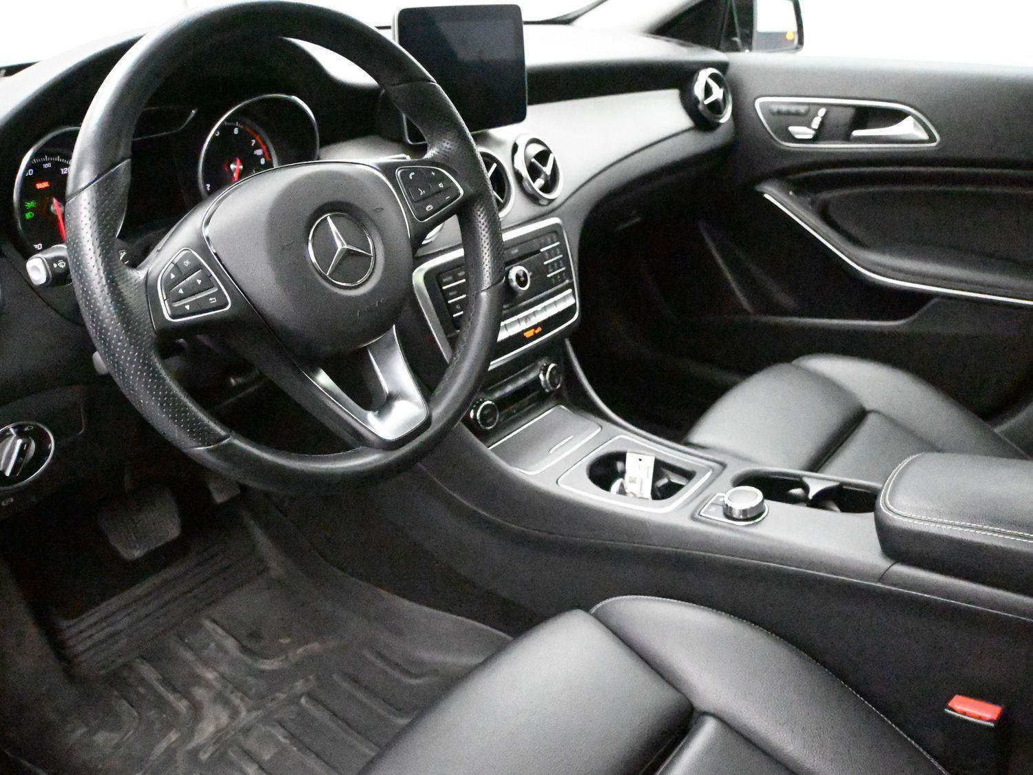 Used 2020 Mercedes-Benz GLA 250 4MATIC image 2