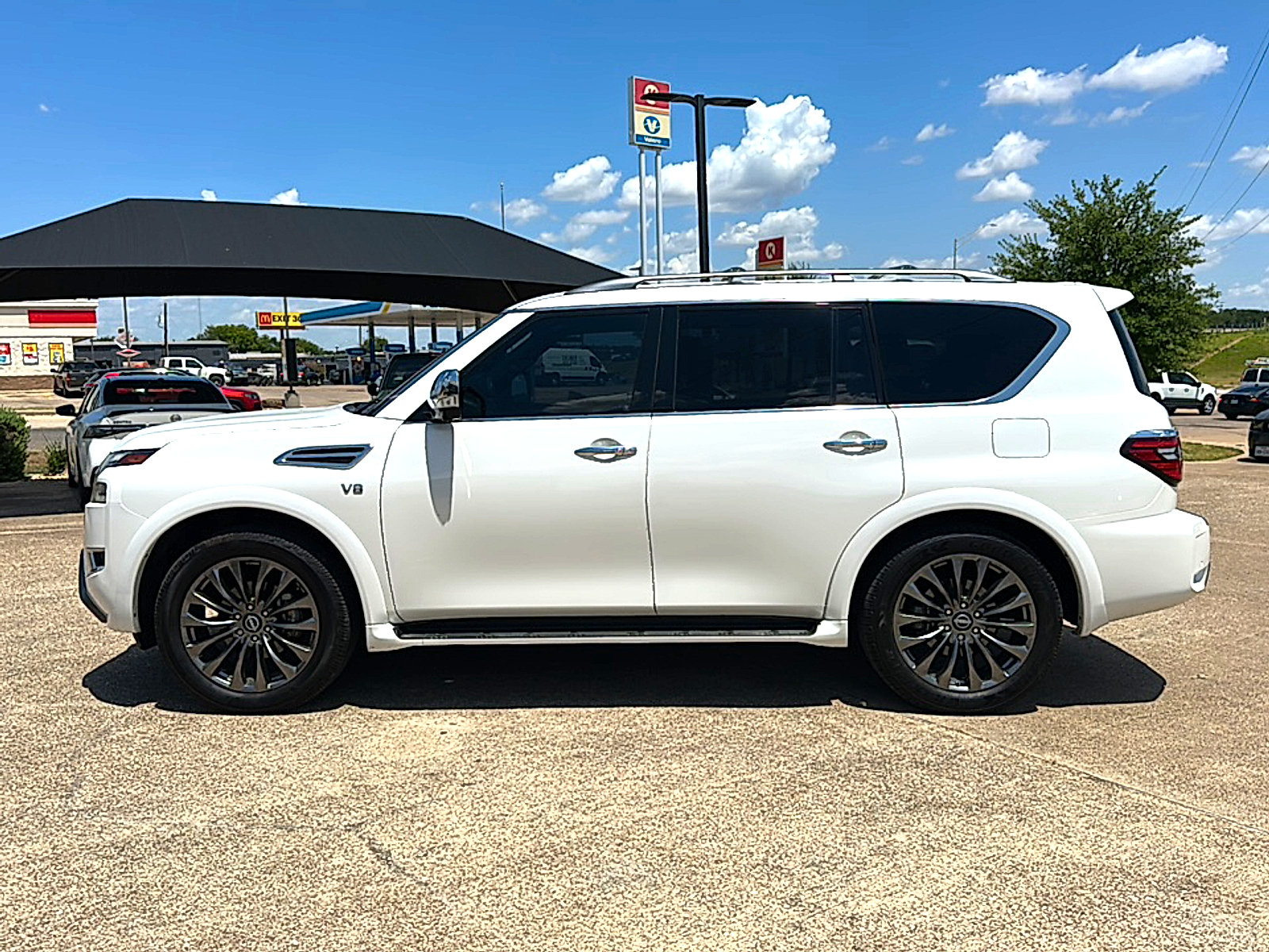 Used 2021 Nissan Armada Platinum w/ Captain's Chairs Package RWD image 5