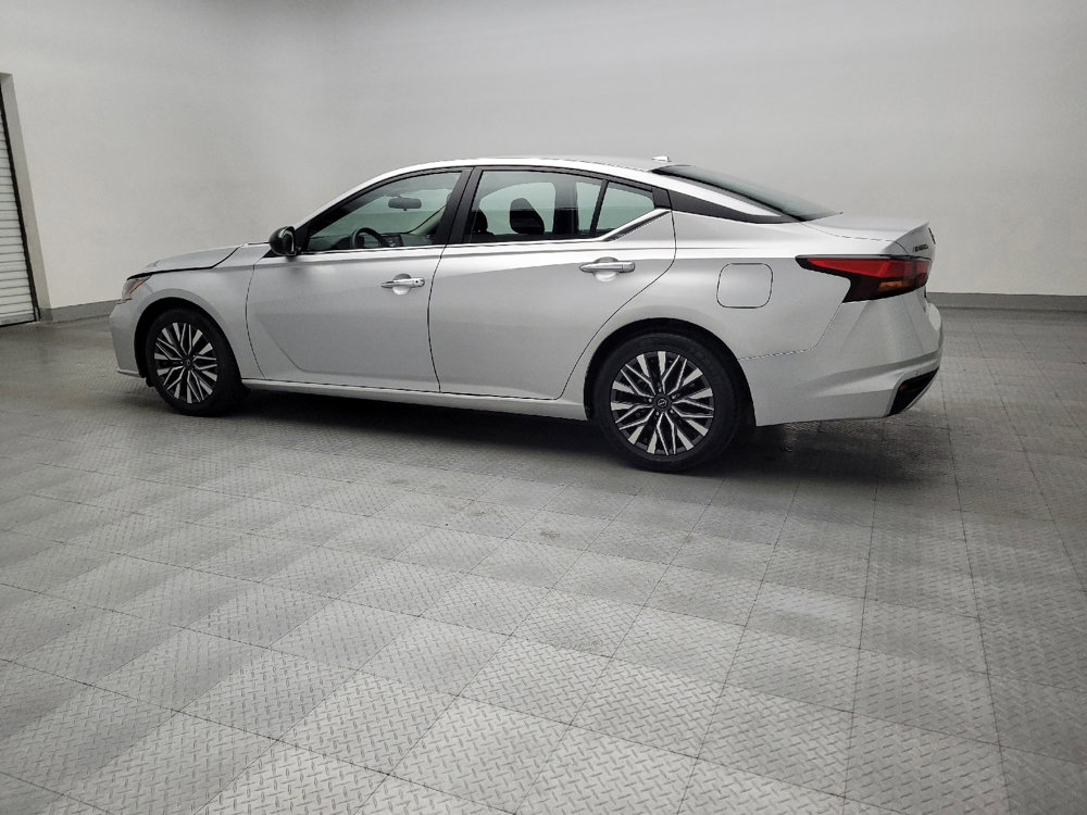 Used 2024 Nissan Altima 2.5 SV image 3