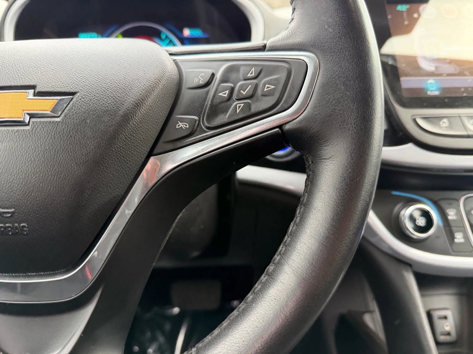 Used 2016 Chevrolet Volt LT FWD image 30
