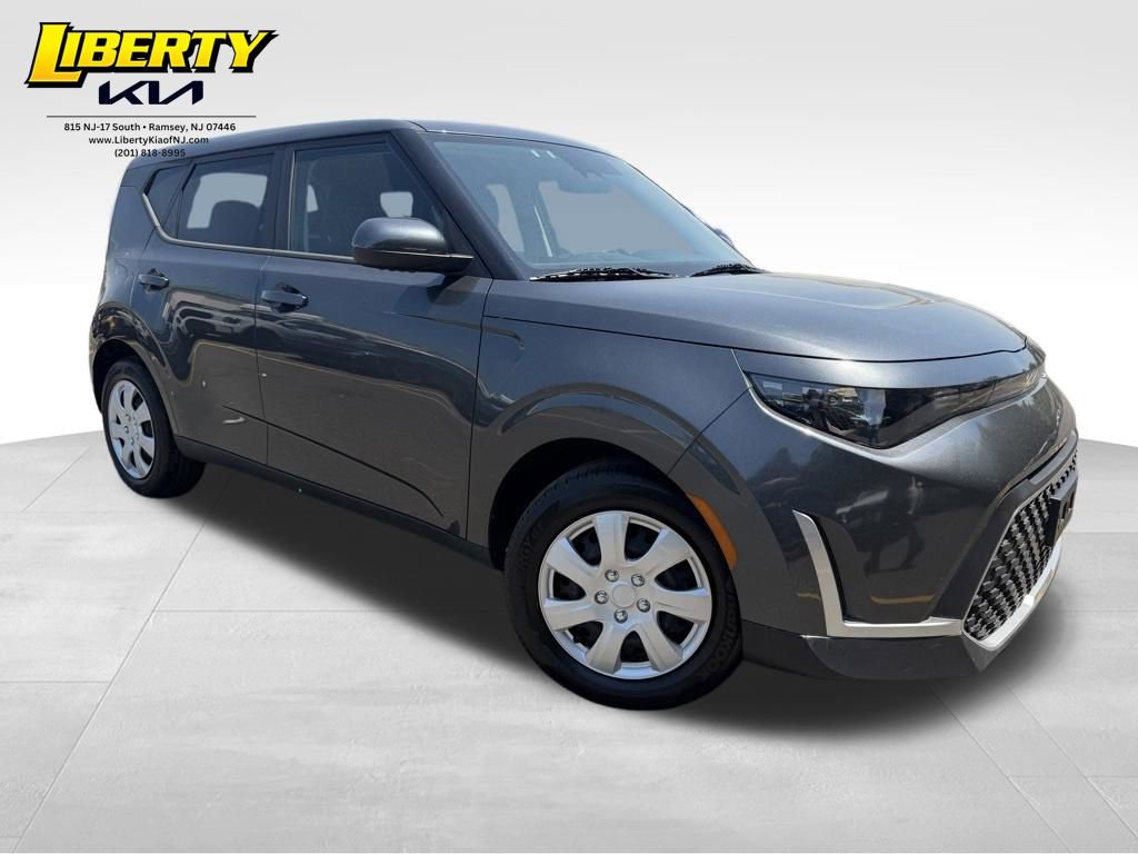 Used 2023 Kia Soul LX FWD image 1