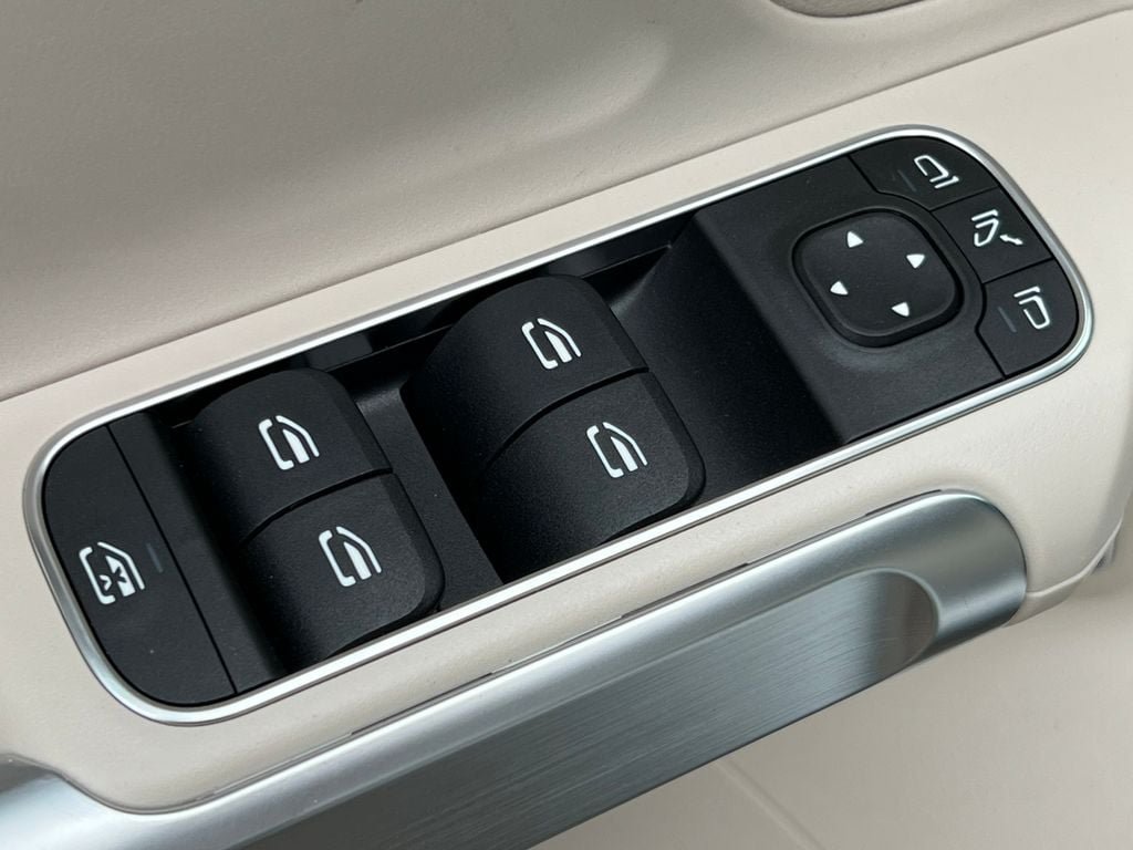 New 2026 Mercedes-Benz GLB 250 4MATIC image 16