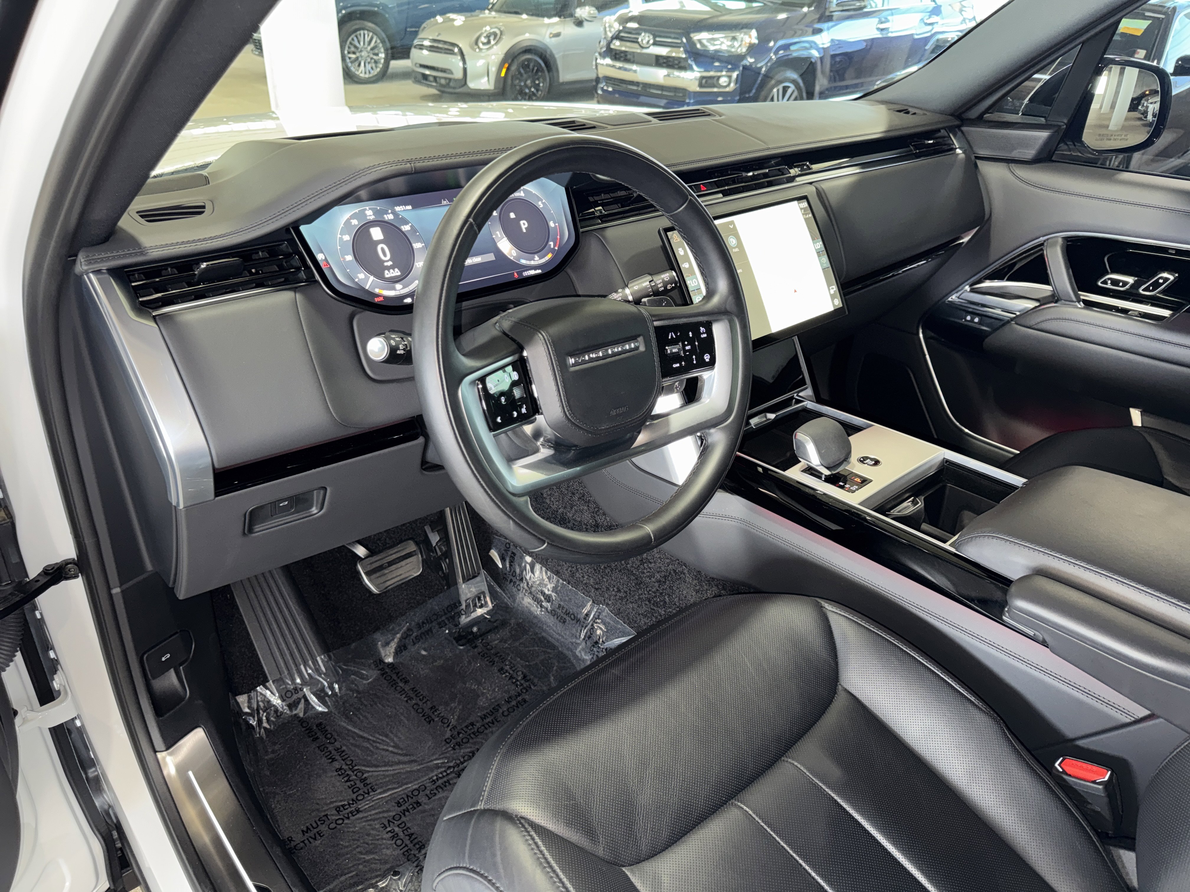 Used 2024 Land Rover Range Rover SE AWD/4WD image 5