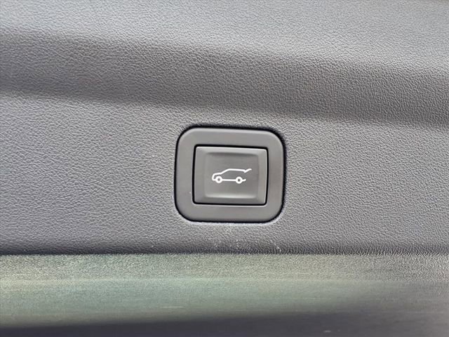 Certified 2025 Cadillac Escalade IQ Luxury 2 w/ LPO, Premium Carpet Package AWD/4WD image 11