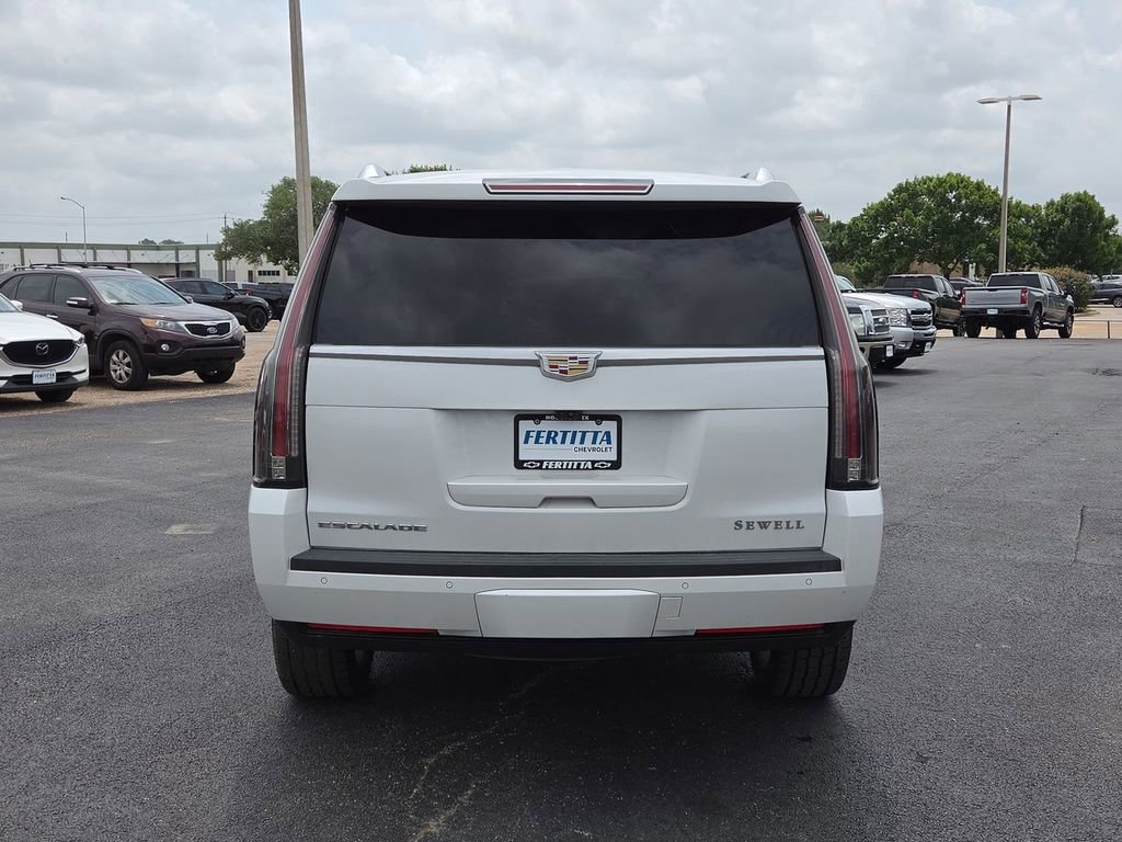 Used 2018 Cadillac Escalade Premium Luxury RWD image 5