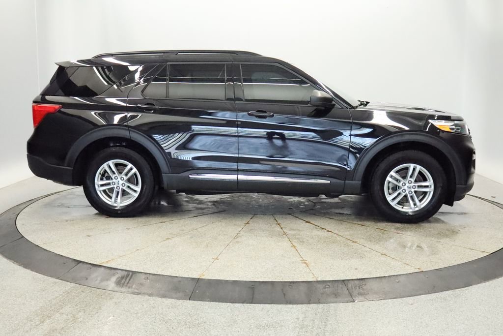 Used 2023 Ford Explorer XLT w/ Equipment Group 202A AWD/4WD image 8