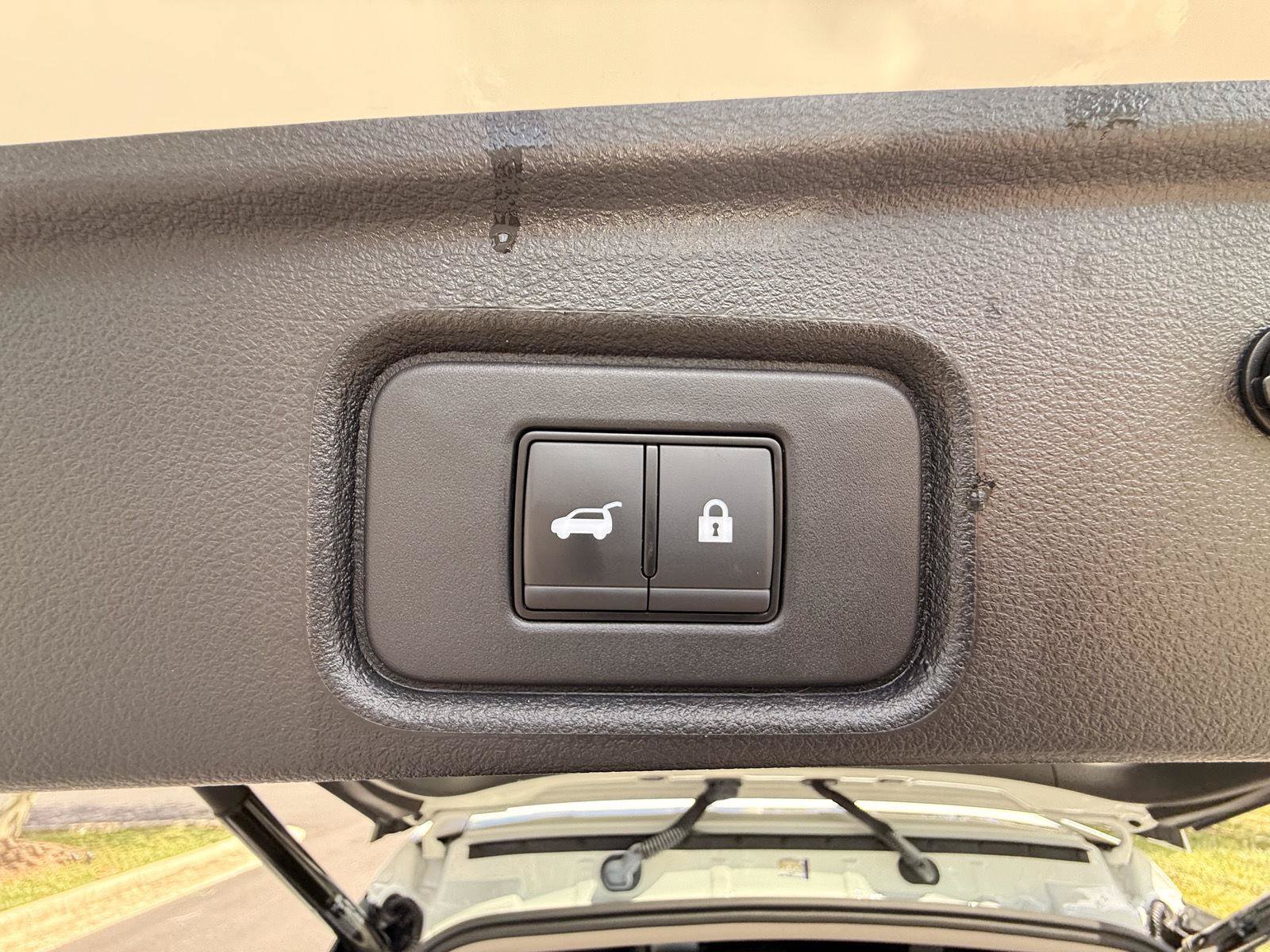 Used 2024 Nissan Pathfinder SV w/ SV Premium Package AWD/4WD image 21