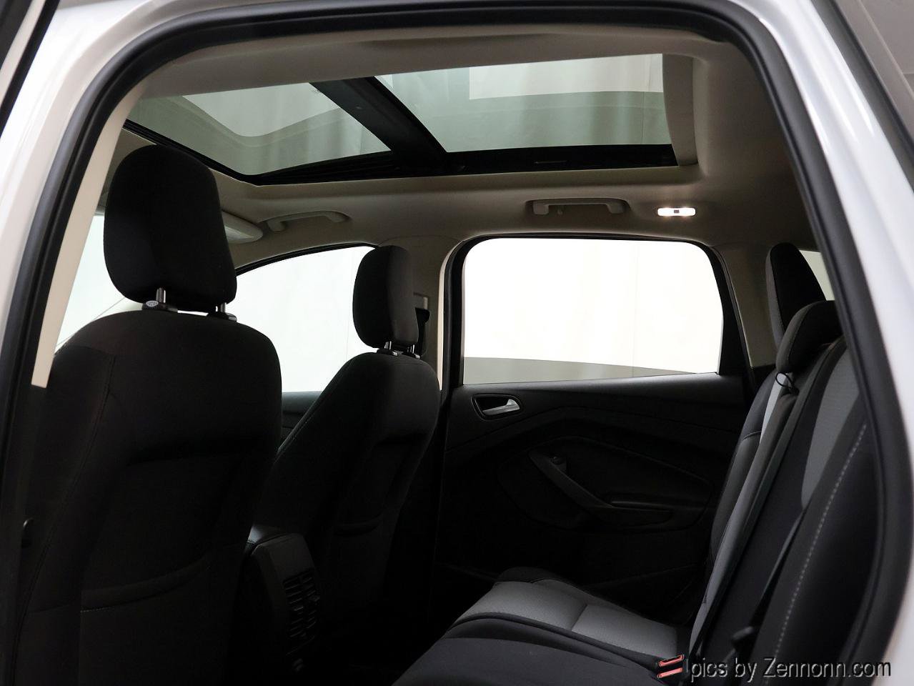 Used 2018 Ford Escape SE w/ SE Sync 3 Package FWD image 13