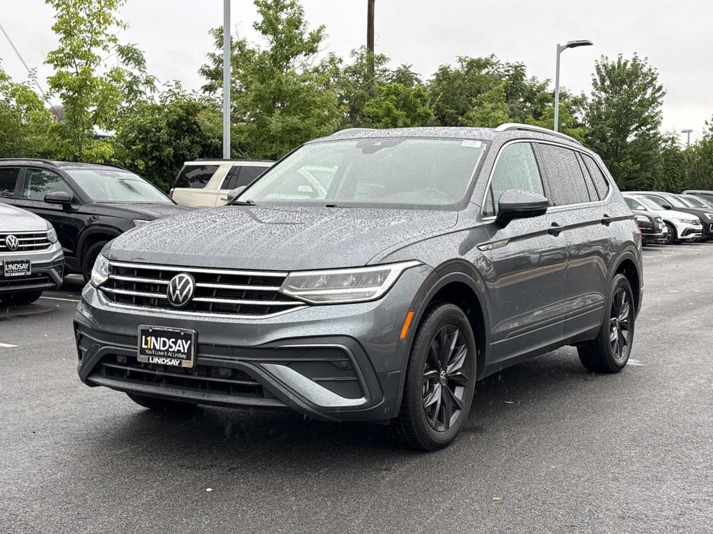 Used 2024 Volkswagen Tiguan SE w/ Panoramic Sunroof Package AWD/4WD image 6