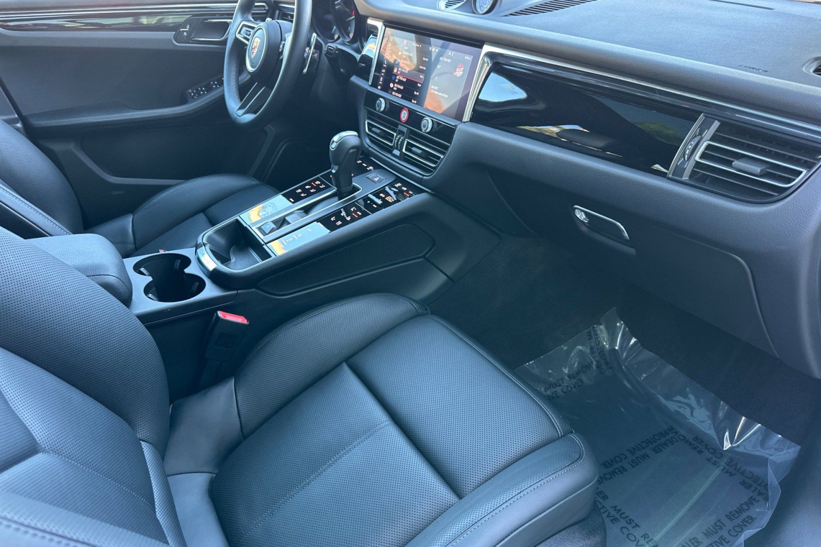 Used 2025 Porsche Macan image 16