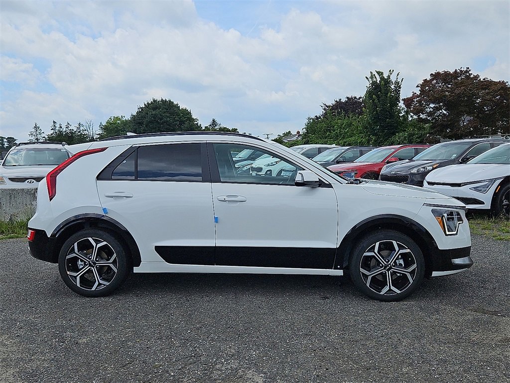 New 2025 Kia Niro EX Touring image 6