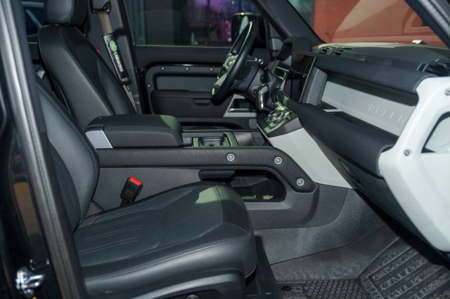 Used 2022 Land Rover Defender 110 X-Dynamic SE image 14