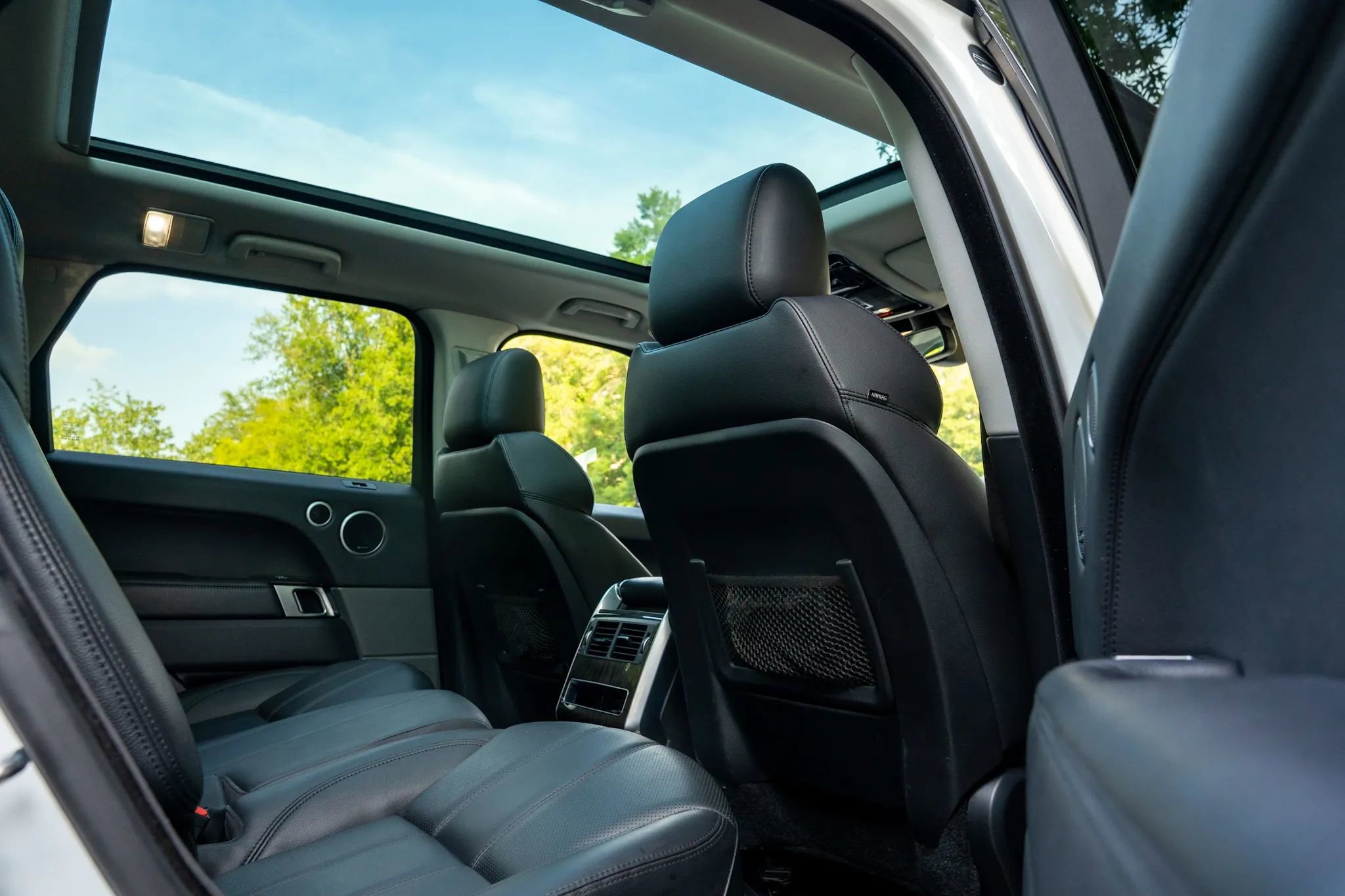 Used 2016 Land Rover Range Rover Sport SE image 18